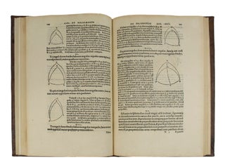 Triangulis omnímodis libri quinque
